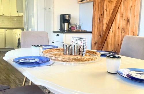 Gun Barrel City House | Charming lakeside 3-bedroom home with bunkhouse sleeps 12 with private boat dock
