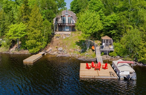 Dunchurch Cabin | Charming Lakeside Gem