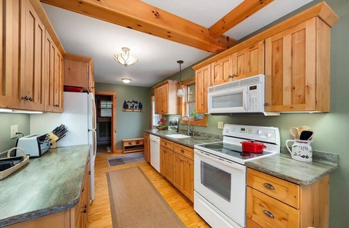 Woodgate House | Charming Lakeside Little Evergreen Cottage on White Lake