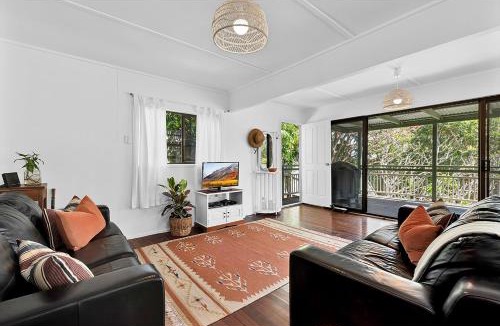 Boreen Point House | Charming Lakeside Retreat