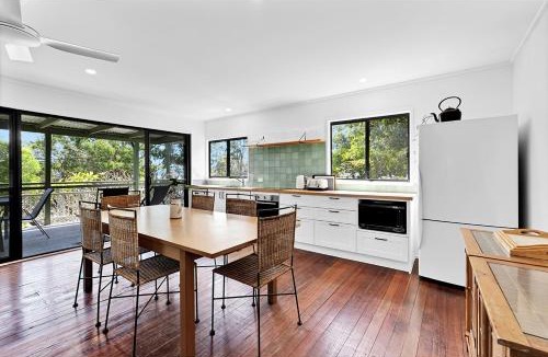 Boreen Point House | Charming Lakeside Retreat