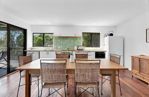 Boreen Point House | Charming Lakeside Retreat