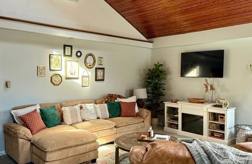 Lakeview House | Charming Lakeview Cottage w/Water View - Pet Friendly