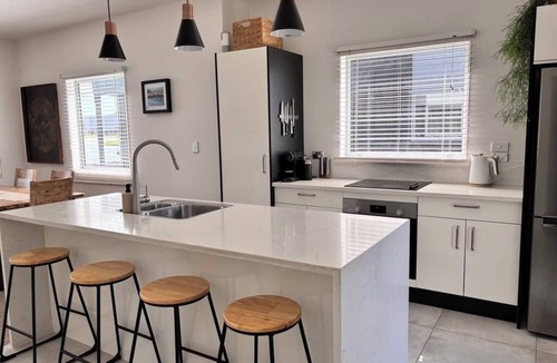 Matarangi House | Charming Lakeview Golf Villa