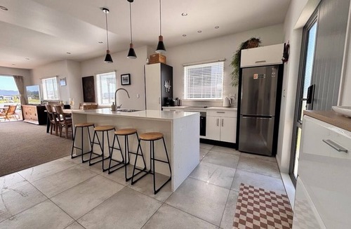 Matarangi House | Charming Lakeview Golf Villa