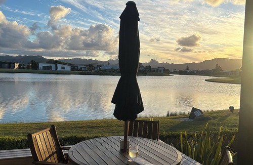 Matarangi House | Charming Lakeview Golf Villa