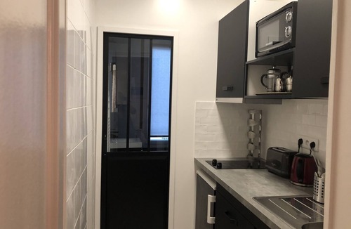 Porte-Saint-Martin Apartment | Charming large Studio Center Paris, the lively and fashionable neighborhood