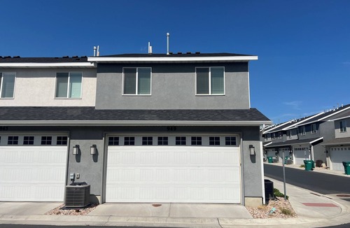 Layton House | Charming Layton Townhome. Cozy home near Hill AFB, Lagoon & Snow Basin.