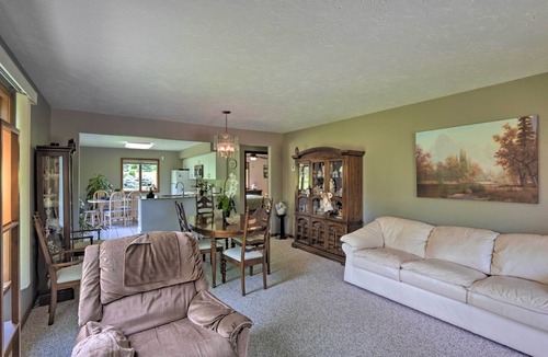 Lewiston Apartment | Charming Lewiston Apt: 10 Miles to Niagara Falls!