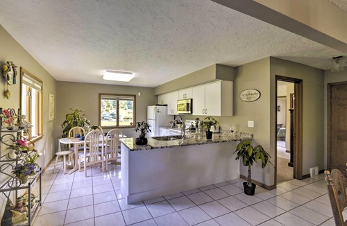 Lewiston Apartment | Charming Lewiston Apt: 10 Miles to Niagara Falls!