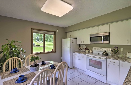 Lewiston Apartment | Charming Lewiston Apt: 10 Miles to Niagara Falls!