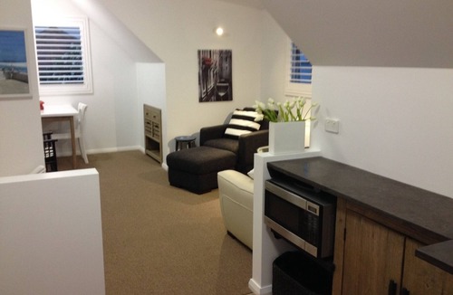 Merewether Cottage | Charming light filled cottage just 150 metres from Merewether Beach and baths.