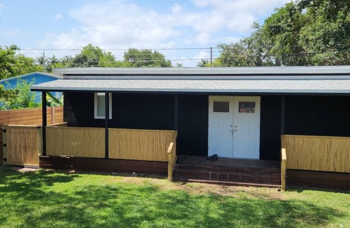North Miami Cottage | Charming little Casita in back on main house