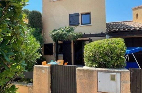 Les Arenes Apartment | Charming little house with lovely outdoor air conditionning parking