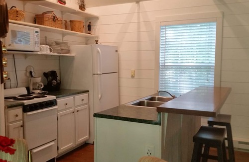 Keene Cottage | Charming little house on the Kentucky River