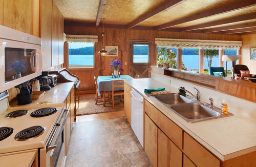 Matlock House | Charming little red beach house