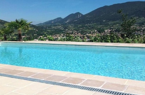 Nyons Apartment | Charming little studio, panoramic view of Nyons, swimmingpool, breakfast