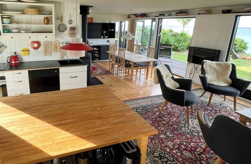 Nyborg House | Charming little summer house right by the water