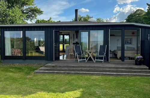 Nyborg House | Charming little summer house right by the water