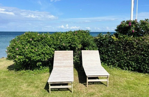 Nyborg House | Charming little summer house right by the water