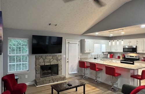 Locust Grove House | Charming Locust Grove GetAwayHome 4bd/3bath