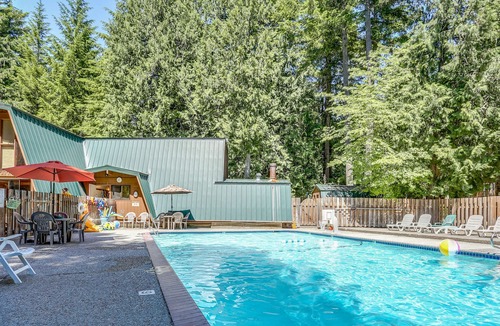 Mount Hood Village Ski Chalet | Charming Lodge-Style Home with Fireplace, Private Hot Tub, & Shared Pool Access