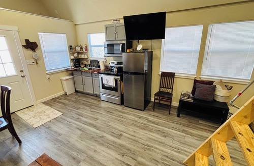 Redwood Apartment | Charming Loft style guest house in San Marcos Tx
