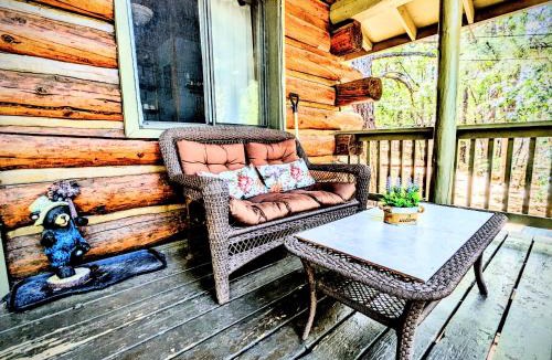 Pinetop House | Charming Log Cabin in Tall Pines w Large Deck