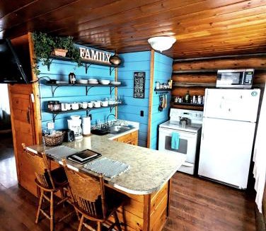 Pinetop House | Charming Log Cabin in Tall Pines w Large Deck