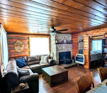 Pinetop House | Charming Log Cabin in Tall Pines w Large Deck