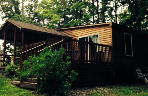 Town of Hounsfield Cabin | Charming Log Cabin in Sackets Harbor, NY, free internet, great location, privacy