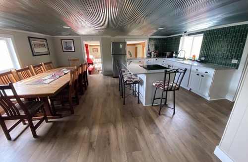 Ryan Park Cabin | Charming log cabin above Riverside - perfect for your getaway