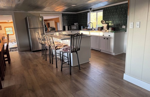 Ryan Park Cabin | Charming log cabin above Riverside - perfect for your getaway