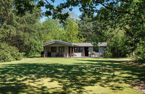 Svenstrup House | Charming log cabin by a beautiful Lake