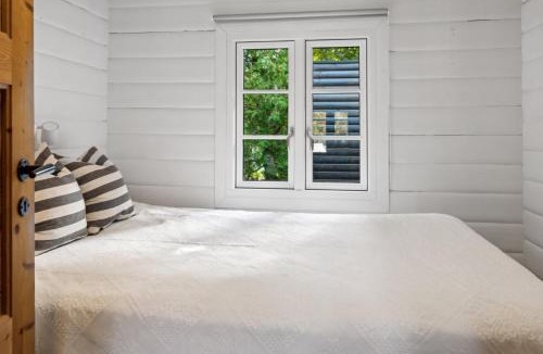 Bøtø By House | Charming Log Cabin Near The Sea