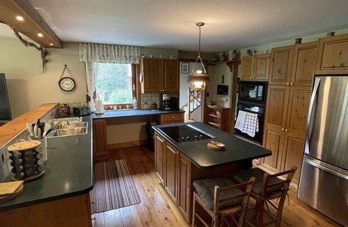 Caledon House | Charming Log Home - 25 private acres in Caledon