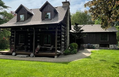 Caledon House | Charming Log Home - 25 private acres in Caledon