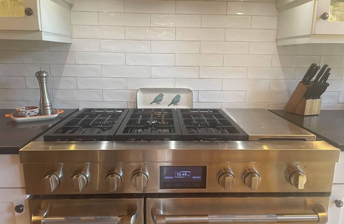 Prattsville House | Charming Log Home with Beautiful Mountain Views