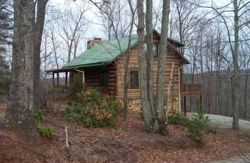 Smith River Cabin | Charming Log Home with Pond on 27 Acres with Mountain Views