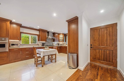 Sherman Oaks House | Charming Longview Retreat with Pool and Spa