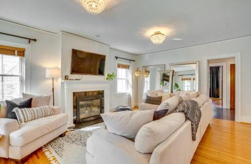 Crescent Hill House | Charming Louisville Retreat w/Patio & Fireplace!
