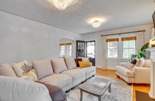 Crescent Hill House | Charming Louisville Retreat w/Patio & Fireplace!