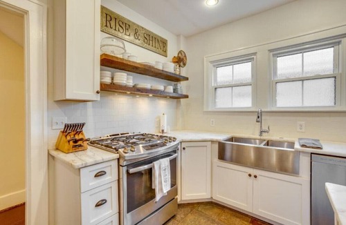 Crescent Hill House | Charming Louisville Retreat w Patio and Fireplace!
