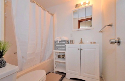 Faubourg Delassize House | Charming, Lower Garden District, Creole Cottage