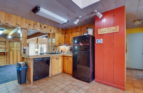 Lubbock Cabin | Charming Lubbock Vacation Rental w/ Fireplaces