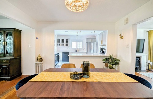 Riverside Terrace House | Charming Lux Gem in Med Center w/2 King Beds-Patio-Backyard