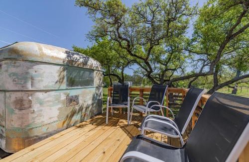 Spicewood House | Charming Luxurious Airstream Beautifully Design with Indoor Bath in Texas
