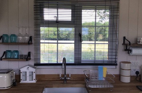 Mattingley Cabin | Charming Luxurious Rural Shepherds Hut