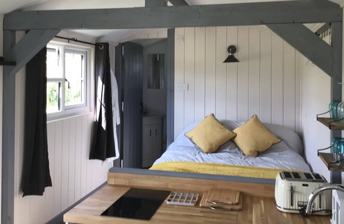 Mattingley Cabin | Charming Luxurious Rural Shepherds Hut