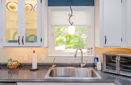Lynchburg House | *Charming Lynchburg Haven | Comfort & Convenience!